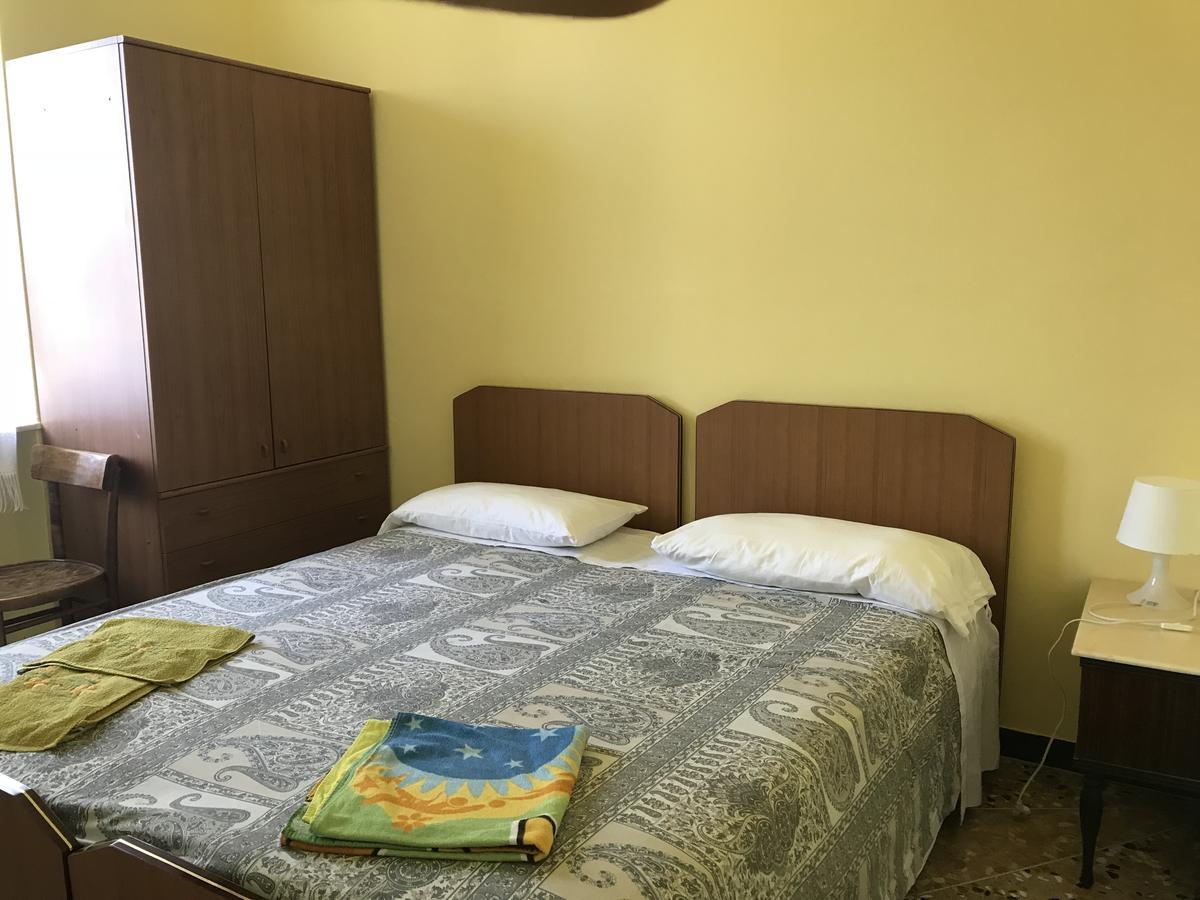 Albergo Delfino San Pietro d'Olba Bagian luar foto