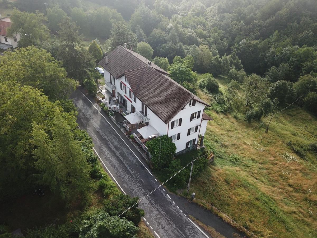 Albergo Delfino San Pietro d'Olba Bagian luar foto