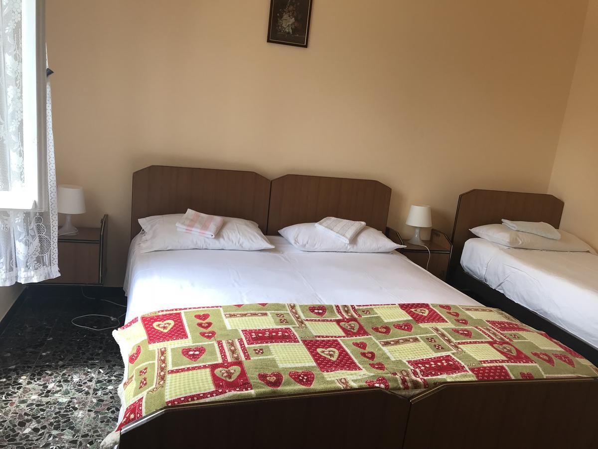 Albergo Delfino San Pietro d'Olba Bagian luar foto