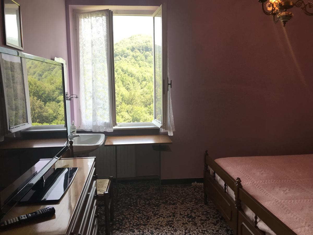 Albergo Delfino San Pietro d'Olba Bagian luar foto