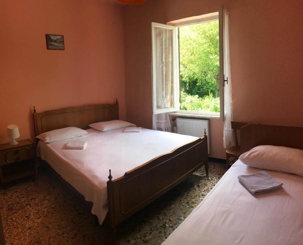 Albergo Delfino San Pietro d'Olba Bagian luar foto