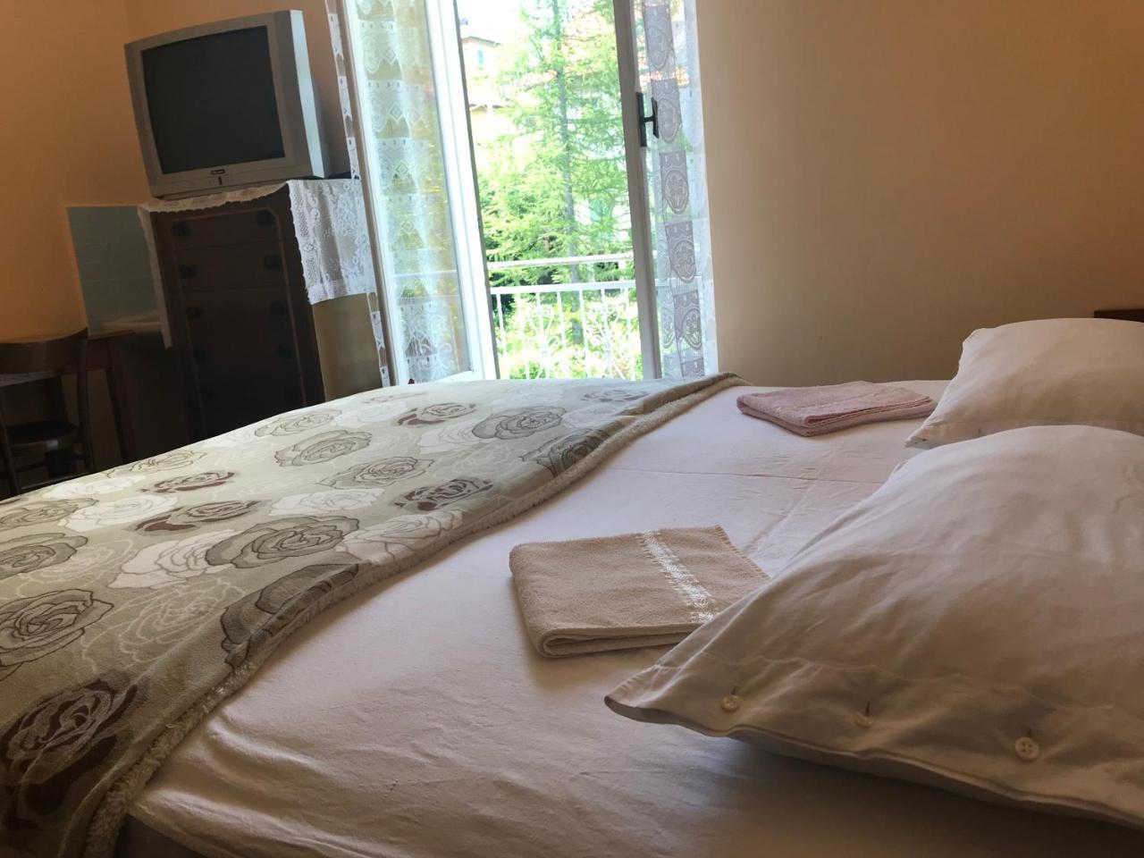 Albergo Delfino San Pietro d'Olba Bagian luar foto